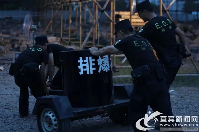 宜賓李莊發(fā)現(xiàn)一枚炮彈！“排爆專(zhuān)家”火速出動(dòng)！