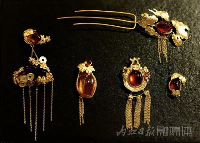 哇！原來“后宮娘娘們”戴的飾品是這樣來的，內江這位姑娘就會做！