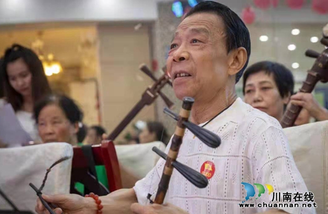 瀘州市老年大學教師劉雙喜：教唱京劇只為傳承國粹