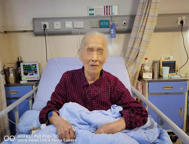 再創(chuàng)記錄！99歲老人在西南醫(yī)大附院重獲”心生”