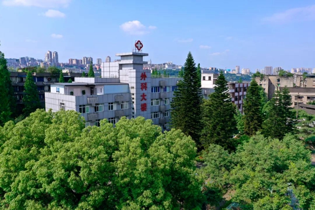 按二級醫(yī)院收費 享三甲醫(yī)院服務——專訪西南醫(yī)科大學附屬第四醫(yī)院副院長卓乃強(圖4)