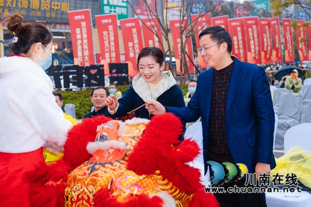 好吃好玩24小時(shí)不打烊！這有光特色文旅街點(diǎn)亮瀘州！(圖8)
