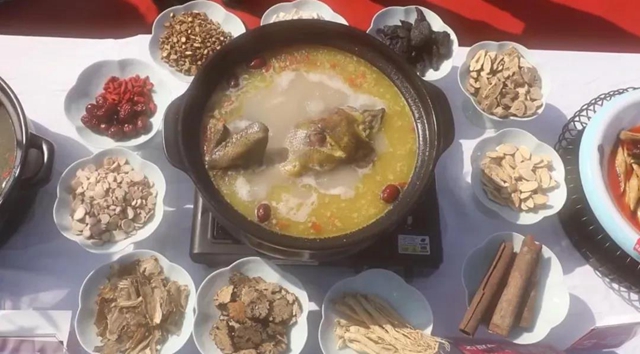 流口水！宜賓這場廚藝PK太香了！蛋圓子、椒麻雞、燒臘、粉蒸肉……(圖3)