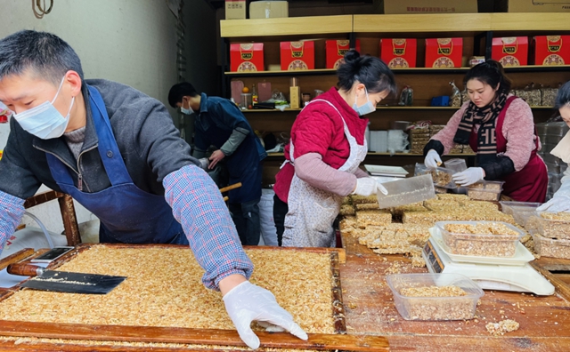 香香甜甜過(guò)新年！合江手工苕絲糖好饞人！