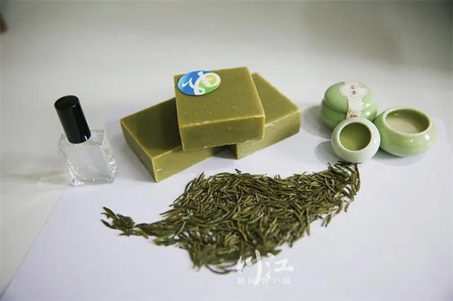 想要！用納溪茶做的香水、唇膏、點(diǎn)心，隔著屏幕都聞著茶味