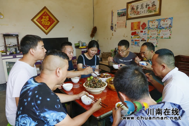 古藺鄉(xiāng)村創(chuàng)意菜丨甜蜜“小清新”蜂糖李燒豬蹄來(lái)襲……