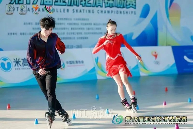 滑得溜溜轉(zhuǎn)！17歲內(nèi)江妹兒在亞洲相當(dāng)厲害