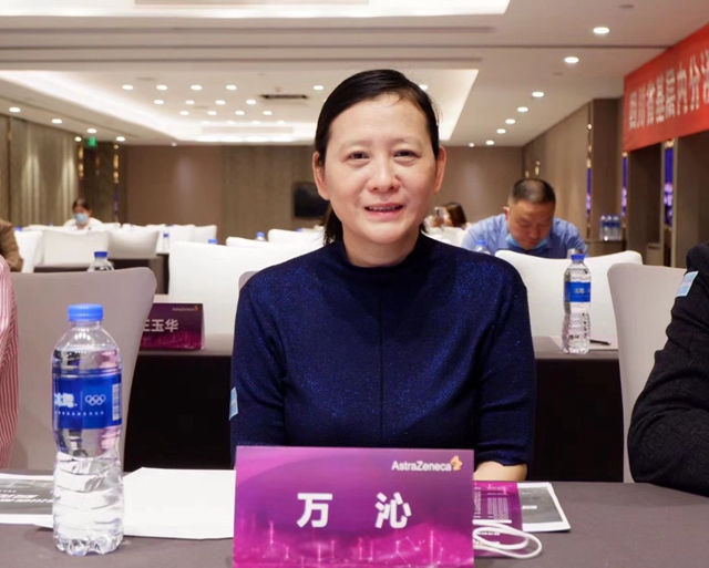 西南醫(yī)大附院萬沁：白色為底，繪出彩色人生~