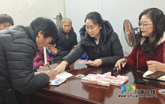 鐘麗：搭建就業(yè)服務(wù)“雙向奔赴”平臺，守護(hù)民心助農(nóng)增收