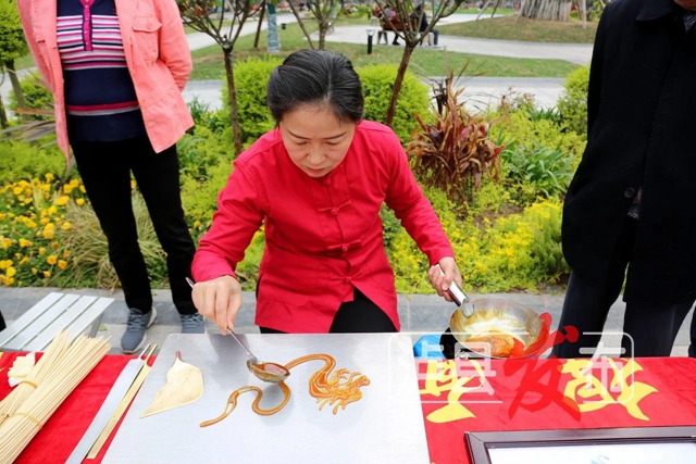 民間達(dá)人丨舌尖上的非遺！以糖為墨，畫出人間甜香