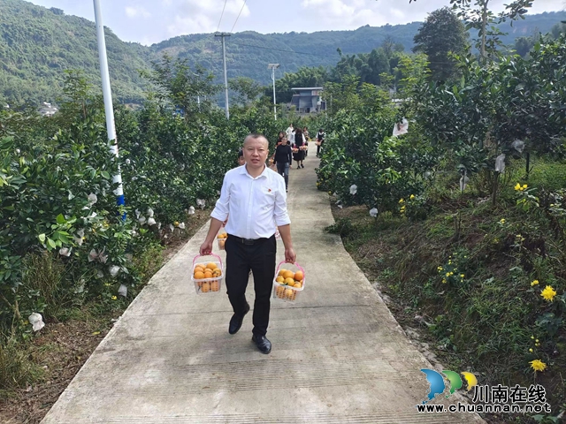 四川省2024年優(yōu)秀黨務(wù)工作者李強(qiáng)： 雙新村群眾的幸福生活才剛剛開始！