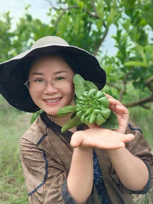鄉(xiāng)村女能人張?zhí)依颍骸胺鹗帧睗M(mǎn)園 得道在勤