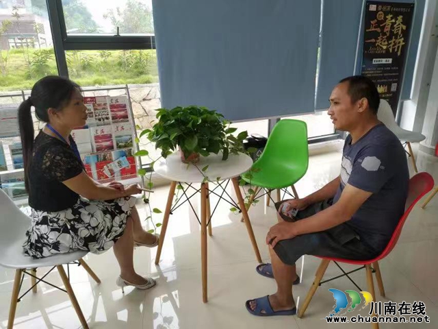 瀘縣玉蟾街道｜人大代表嚴(yán)萍：植根群眾 以心換心 共筑美好家園  