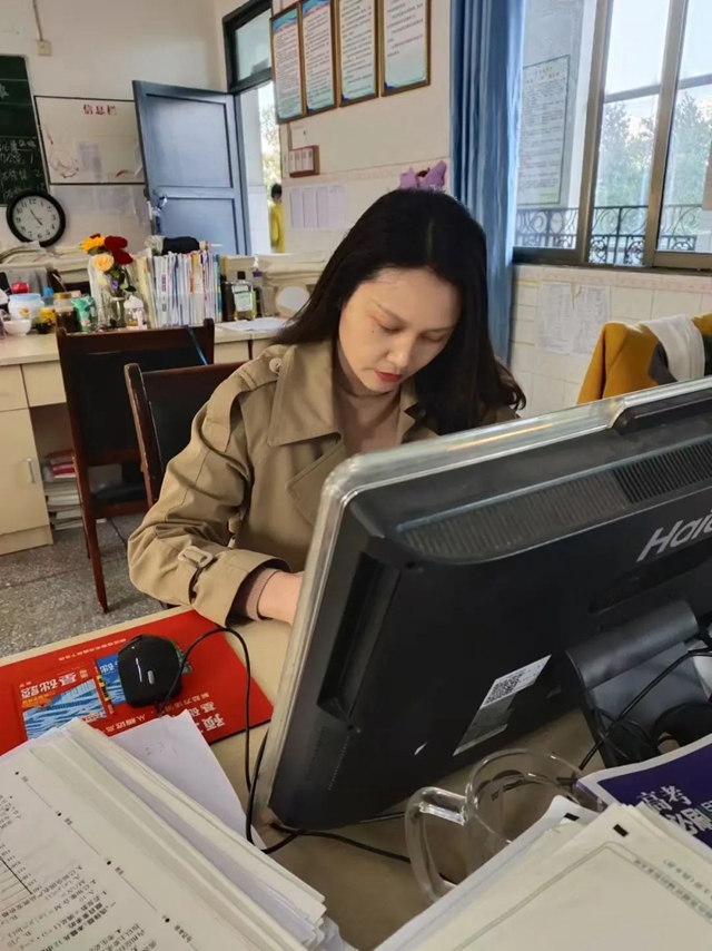 師者如光 | 李君梅：一片丹心向陽(yáng)開(kāi)，不負(fù)青春不負(fù)己