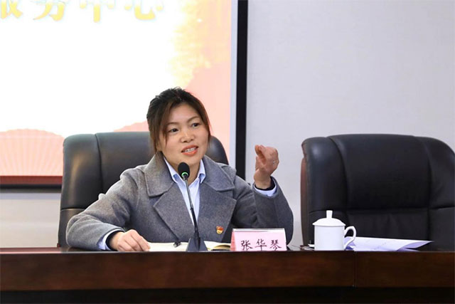 初心如磐　篤行致遠(yuǎn)┃瀘州市記二等功公務(wù)員、高新區(qū)企業(yè)服務(wù)局局長張華琴
