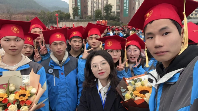 古藺縣金蘭高中教師文艷：以筆繪夢，以愛筑魂