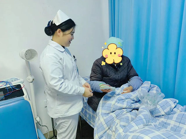 一針一線親手縫，雙雙鞋墊顯真情！