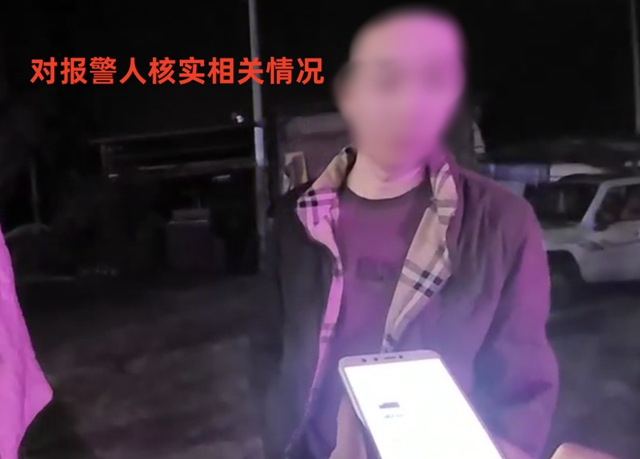小狗混入案發(fā)現(xiàn)場……網(wǎng)友：過一把警犬癮