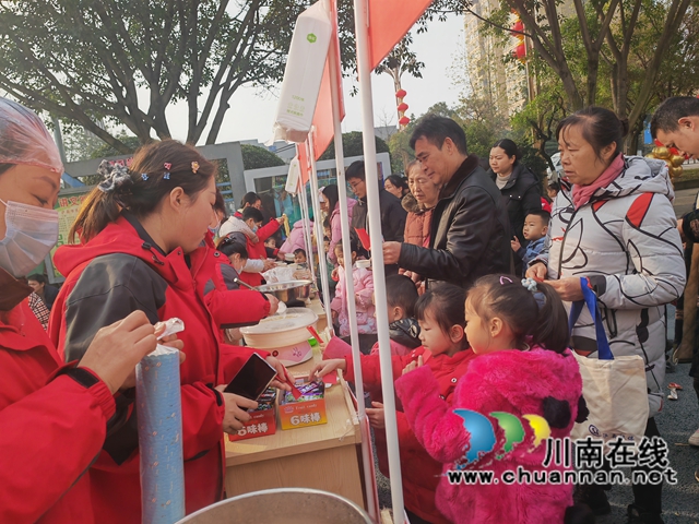 領取美食（曾佐然攝）.jpg