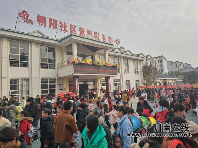 熱鬧的廟會（曾佐然攝）.jpg