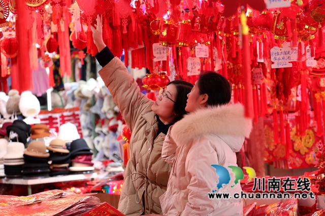 為即將到來的春節(jié)增添喜慶氣氛。.JPG