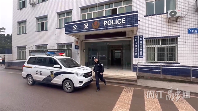 10.8萬(wàn)現(xiàn)金竟當(dāng)"中藥"寄！內(nèi)江警方截?！盎铙w運(yùn)鈔車”