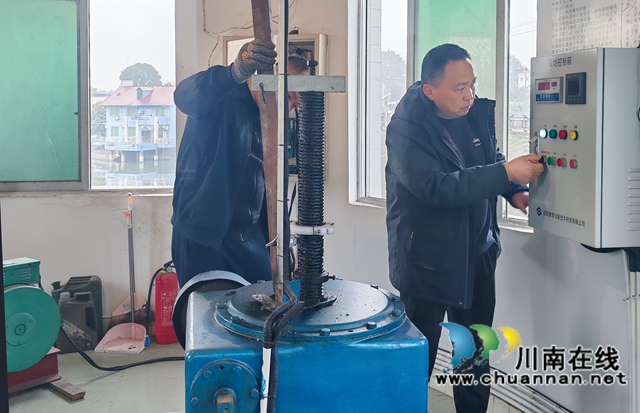 啟動(dòng)水閘放水電源控制開關(guān)（夏廷貴攝）.jpg
