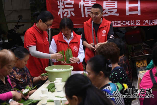包粽子（古有聰攝）.jpg