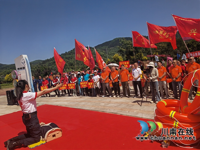 應(yīng)急救援演示（曾佐然攝）.jpg