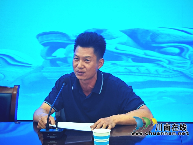 瀘縣首批返鄉(xiāng)創(chuàng)業(yè)指導(dǎo)員代表朱上友作交流發(fā)言.jpg