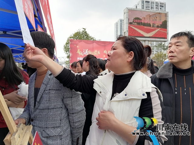 瀘縣組織“春風(fēng)送崗位”專場招聘活動.jpg