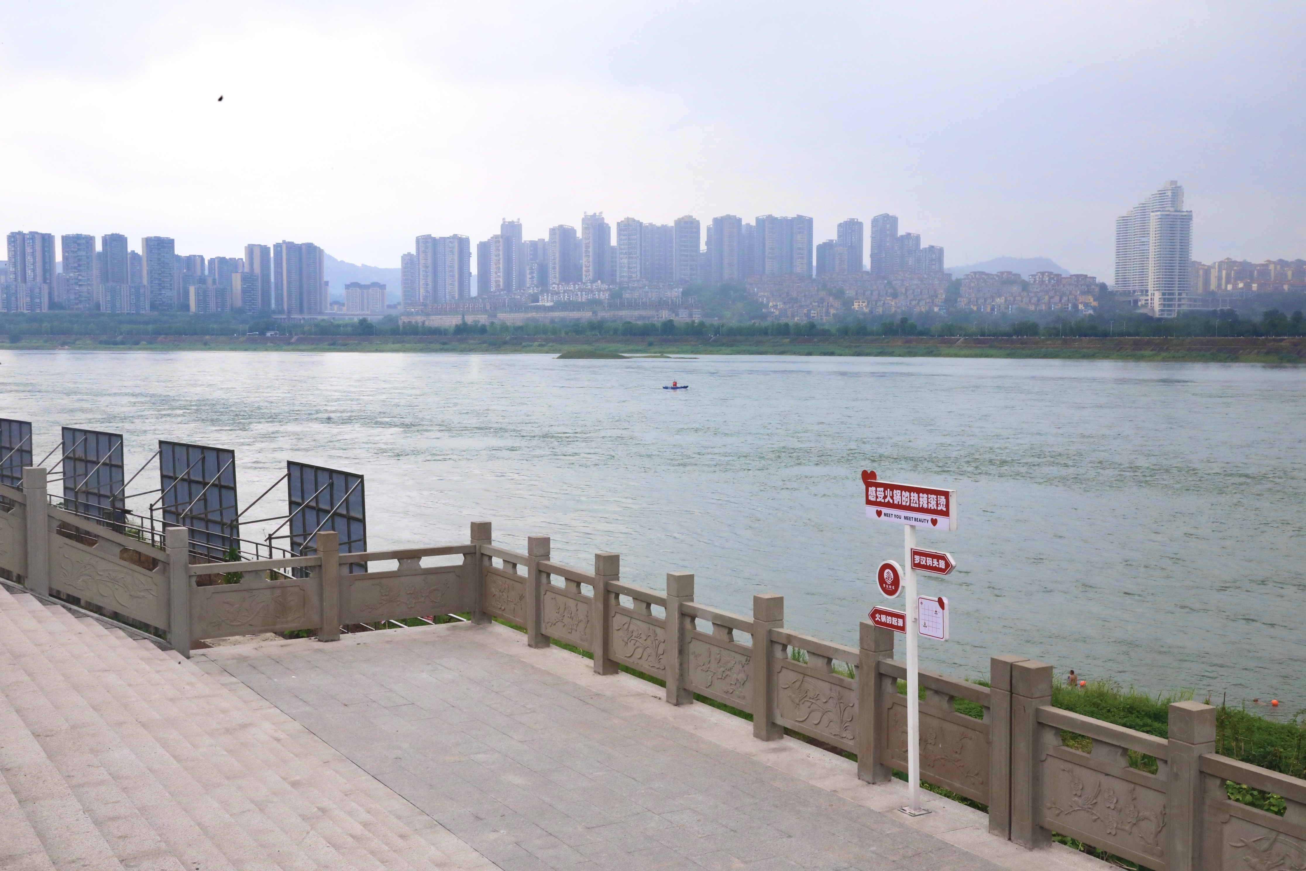 瀘州龍馬潭：工業(yè)風邂逅碼頭浪漫 羅漢碼頭文旅街區(qū)煥新亮相