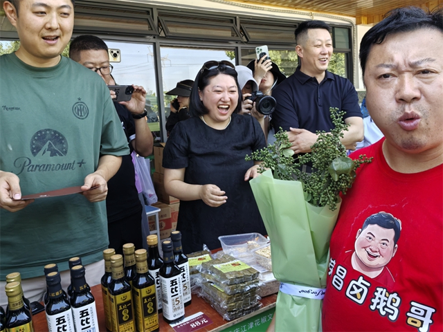 合江新聯(lián)會：新階非遺產(chǎn)品亮相首屆重慶江津花椒文體旅消費(fèi)季暨第三屆“椒之易”杯花椒BA籃球賽