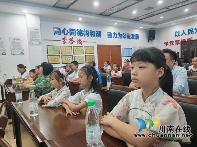 聽講座的孩子們（曾佐然攝）.jpg
