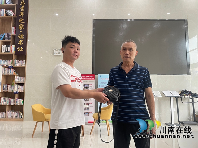 龍馬潭區(qū)魚塘街道：拾金不昧顯美德 流動(dòng)黨員展風(fēng)采