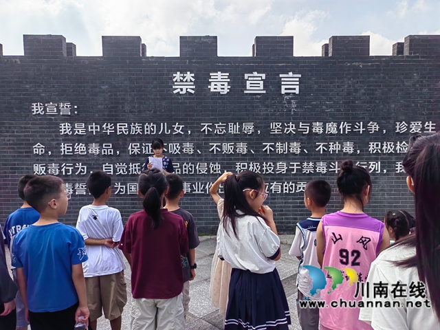 學(xué)生代表分享（劉孝春攝）.jpg