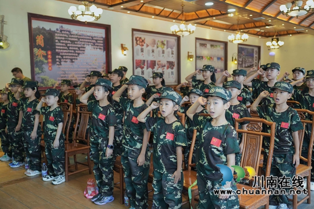 小小特種兵訓(xùn)練2（劉煒攝）.jpg