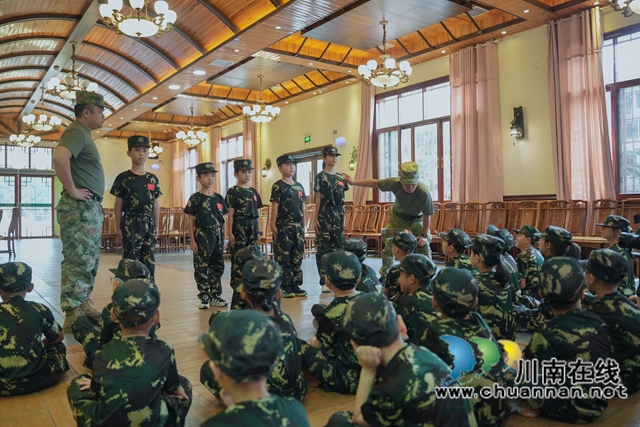 小小特種兵訓(xùn)練（劉煒攝）.jpg