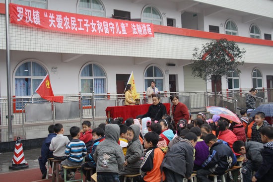 羅漢鎮(zhèn)：法制講座進校園(圖1)
