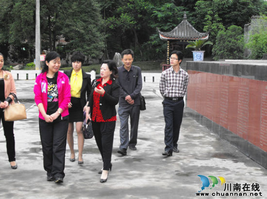 古藺縣委常委、宣傳部長(zhǎng)李春艷調(diào)研龍山宣傳思想文化建設(shè)(圖1)