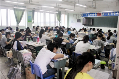 宜賓41個部門通力護航高考 倡議:讓出綠色通道(圖2)