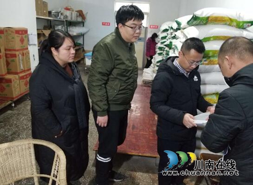 江陽區(qū)市場監(jiān)管局局長陳言到茜草街道進(jìn)行食品安全大檢查