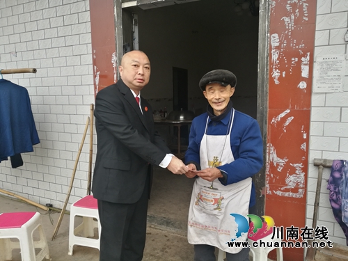 納溪法院司法大拜年：年味漸濃，看八旬翁喜開顏(圖1)