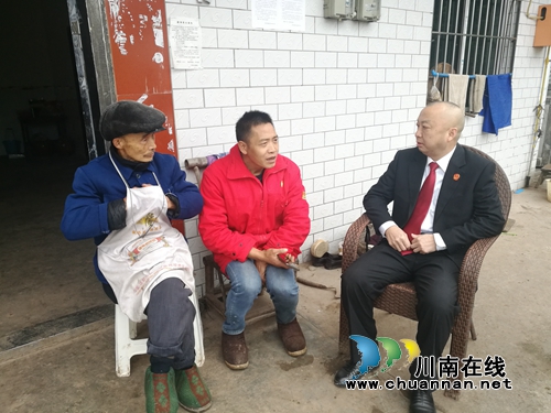 納溪法院司法大拜年：年味漸濃，看八旬翁喜開顏(圖3)