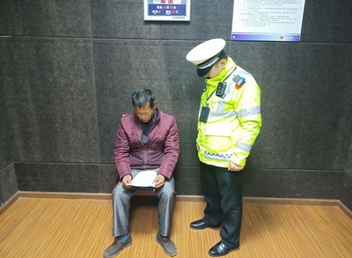 自貢男子無(wú)證“酒駕”報(bào)廢車(chē) 被行拘5日