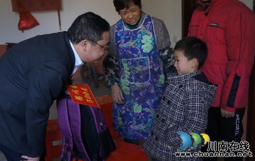 瀘縣縣委常委、政法委書記李盛春到立石鎮(zhèn)開展春節(jié)前走訪慰問活動(圖1)