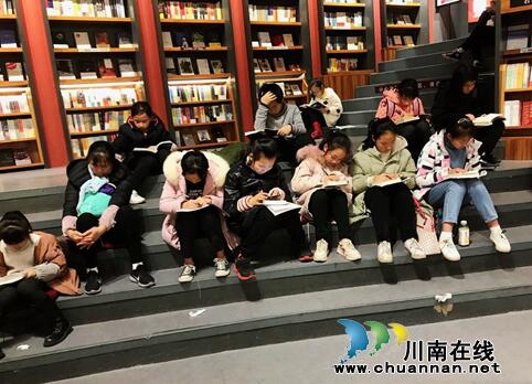 瀘州十八中：師生齊讀書 增強(qiáng)本領(lǐng)走向未來(lái)(圖5)