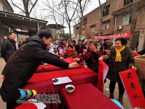 江陽(yáng)區(qū)華陽(yáng)街道開(kāi)展文化科技衛(wèi)生“三下鄉(xiāng)”活動(dòng)暨返鄉(xiāng)農(nóng)民工招聘會(huì)