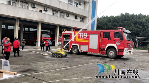 瀘州市首批智能消防機(jī)器人正式列裝交付投入使用