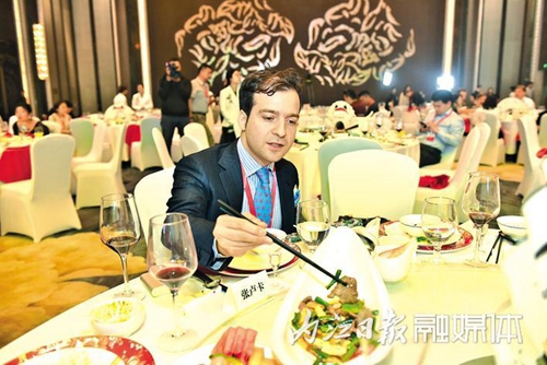 一盤“內(nèi)江黑豬”回鍋肉 扯動(dòng)海內(nèi)外美食家的眼球(圖1)